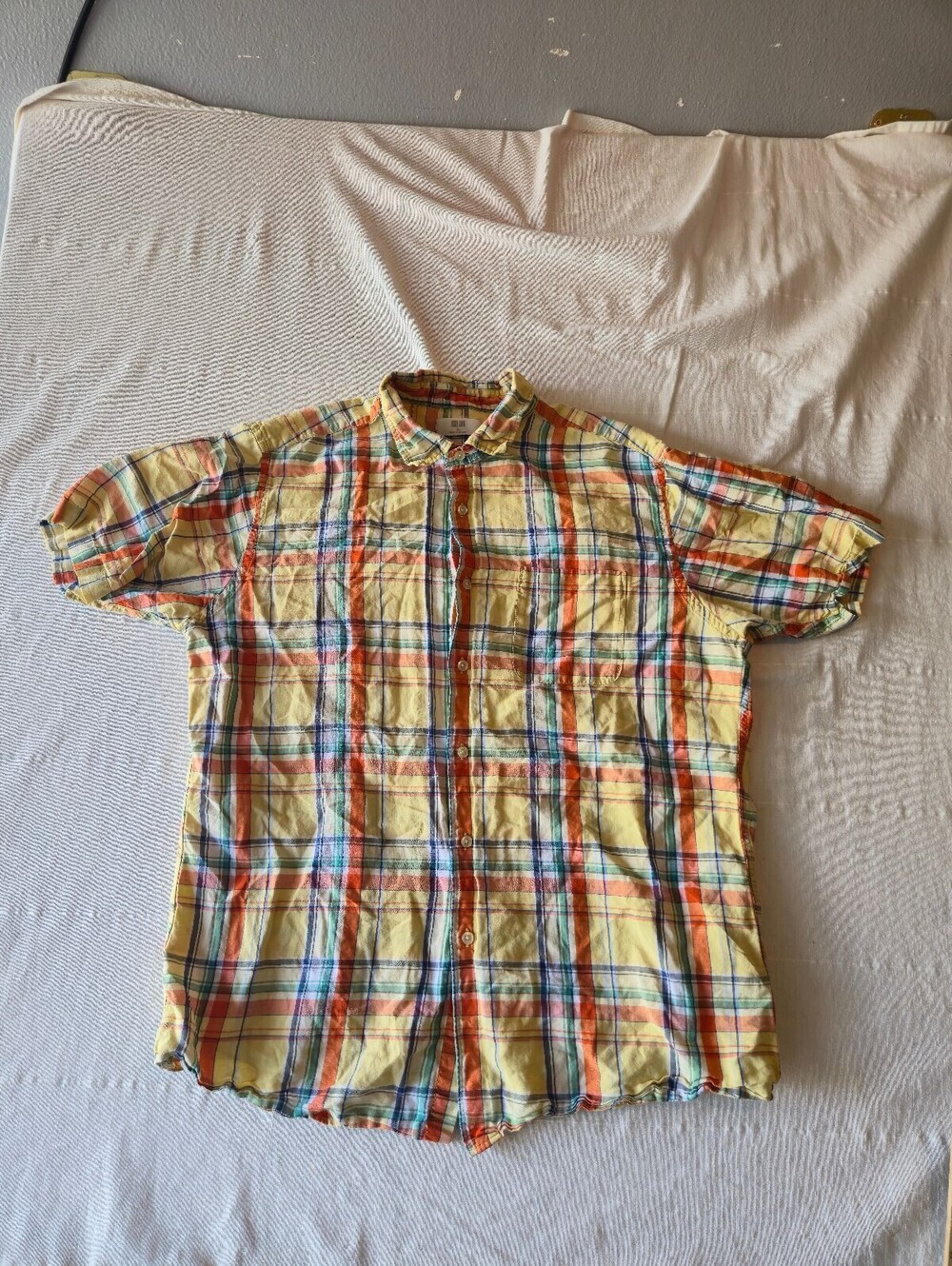 Uniqlo Men's XL Yellow Plaid Short Sleeve Button-Up Shirt